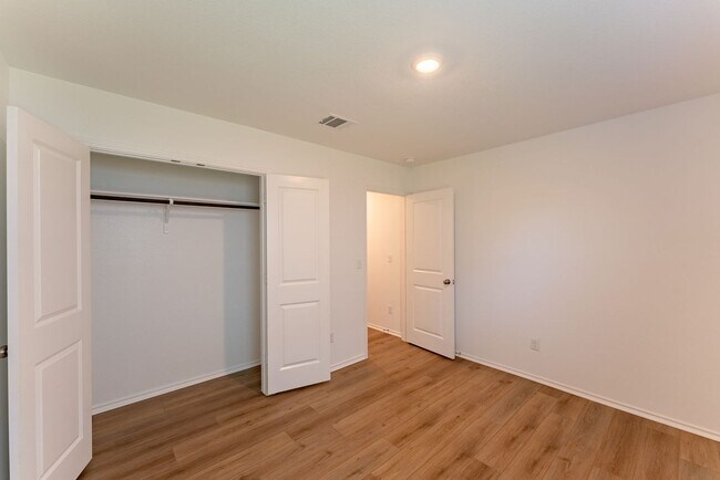 Building Photo - Modern Elegance in Kyle: 3BR Home with Office, Double Vanity, and Stylish Kitchen Island