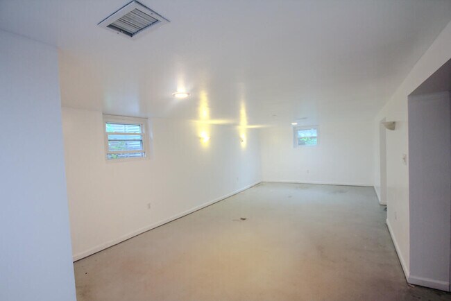 Building Photo - 5017 N Bay Ridge Ave