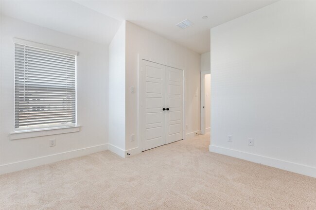 Building Photo - 4401 Cave Spgs St