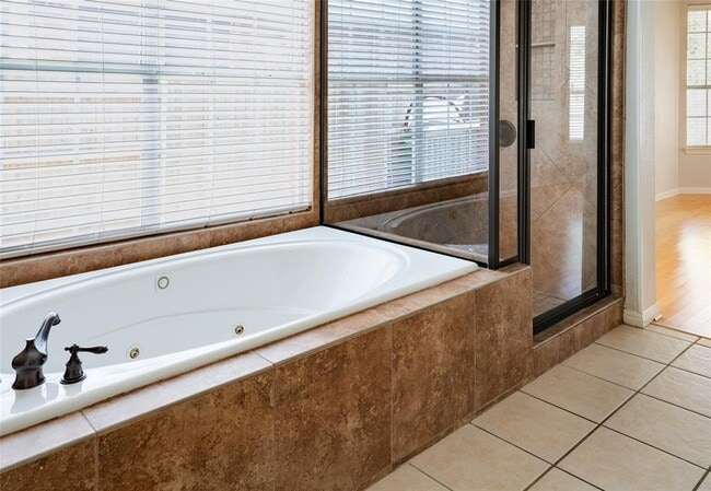 Building Photo - 10020 Lachlan Dr