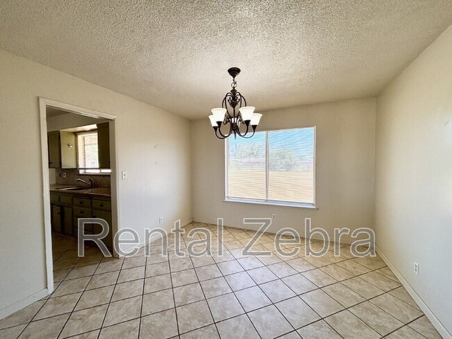 Building Photo - 2400 Gurr Rd