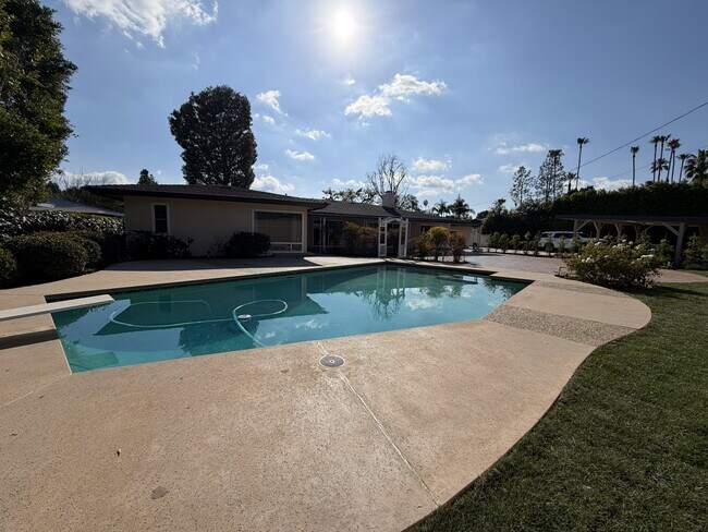 Building Photo - 17537 Margate St