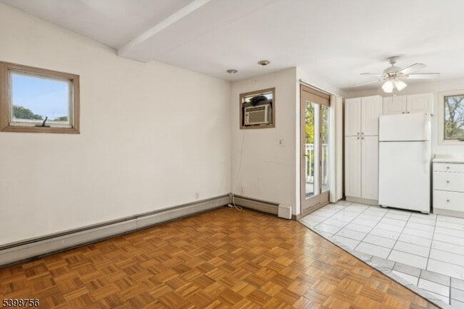 Building Photo - 374 Boyden Ave