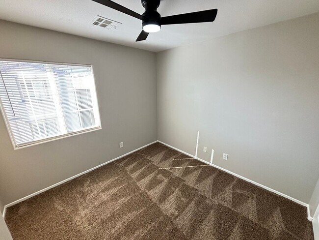 Building Photo - Spacious Tri-Level 4-Bedroom Home with Balcony and Community Amenities in Northwest Las Vegas!