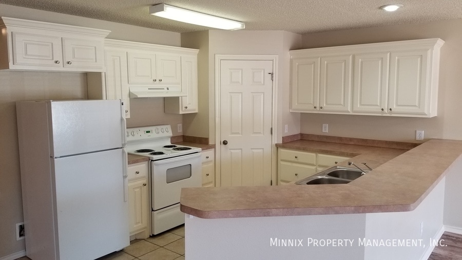 Building Photo - 3208 111th St