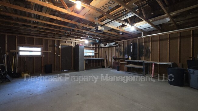 Building Photo - 912 9th St N