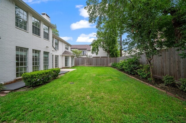 Building Photo - 4006 Chatham Ln