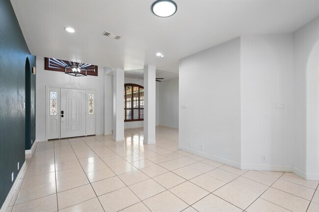 Building Photo - 206 Saddle Blanket