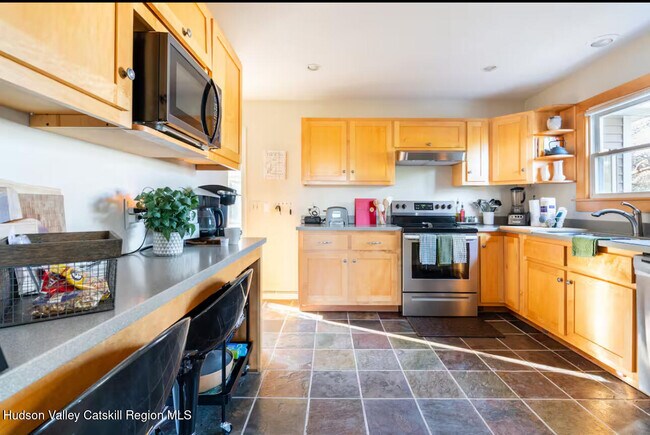 Building Photo - 37 Garage Place Rd