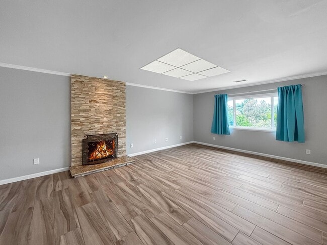 Building Photo - Beautiful 4BD/2BA House in Bay Ho W/ A/C, ...
