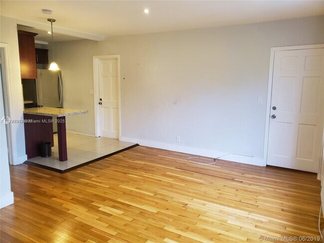 Building Photo - 10076 E Bay Harbor Dr
