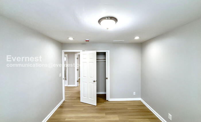 Building Photo - 2432 Steele Ave