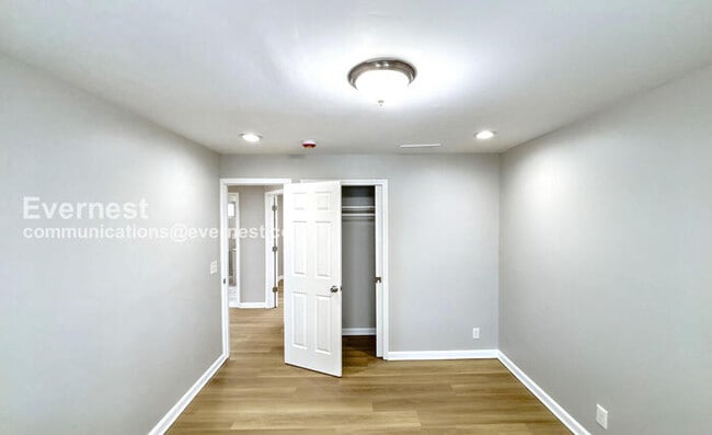 Building Photo - 2432 Steele Ave