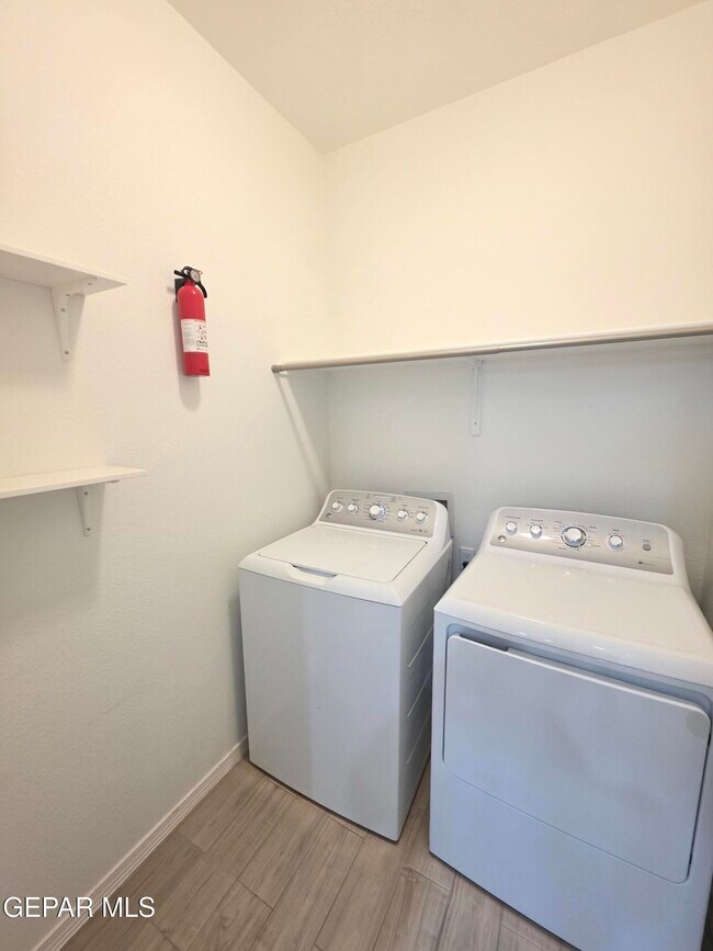 Building Photo - 7517 Red Cedar Dr