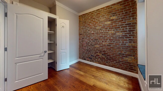 Building Photo - Elizabeth Street