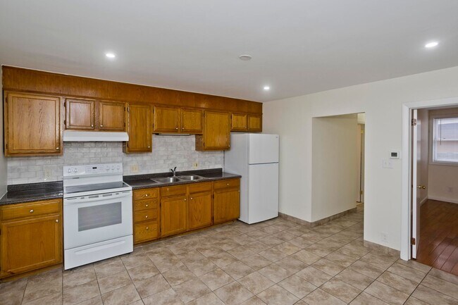 Building Photo - 181 State St