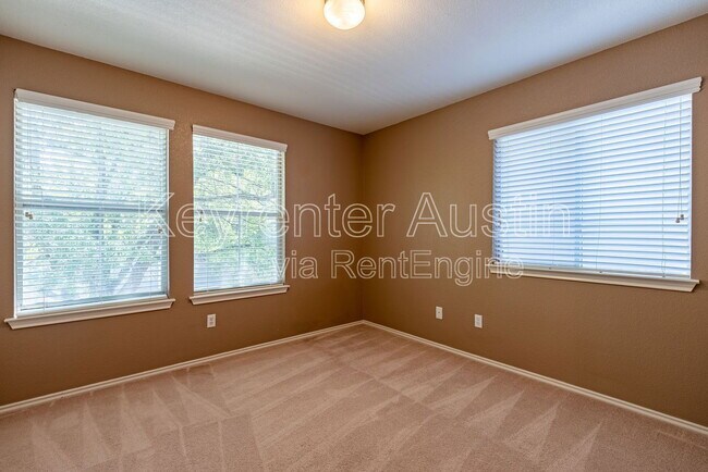 Building Photo - 1610 Yoakum St