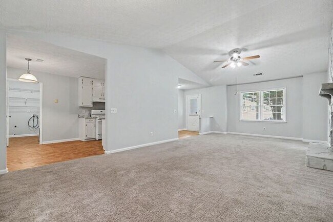 Building Photo - 3BR/2BA Ranch Home in Great School District Near Mall of Georgia!