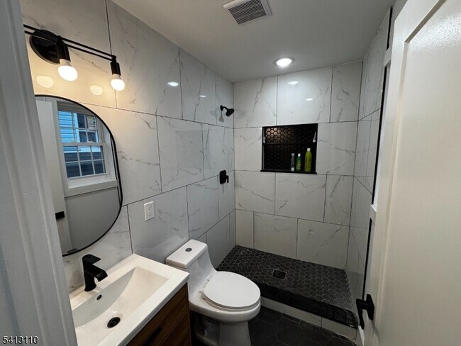 Building Photo - 81 N Clinton St