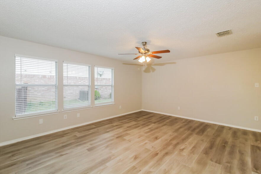 Building Photo - 1311 Dakota Trail