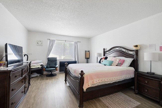 Building Photo - 428 Lakeview Dr