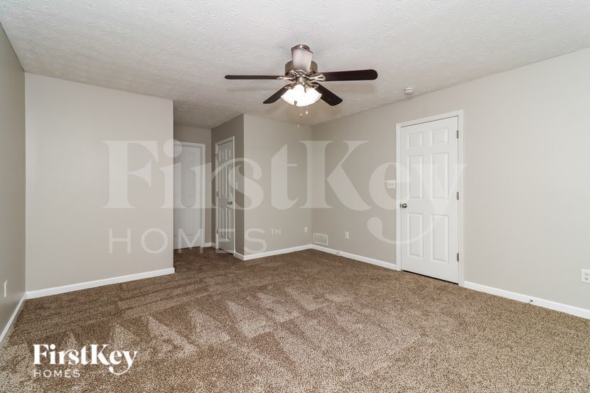 Building Photo - 345 Maplelake Dr