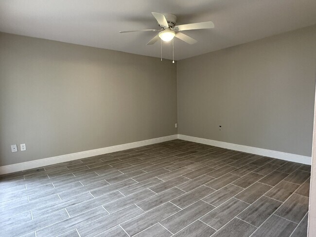 Building Photo - Charming Home in the Center of Town