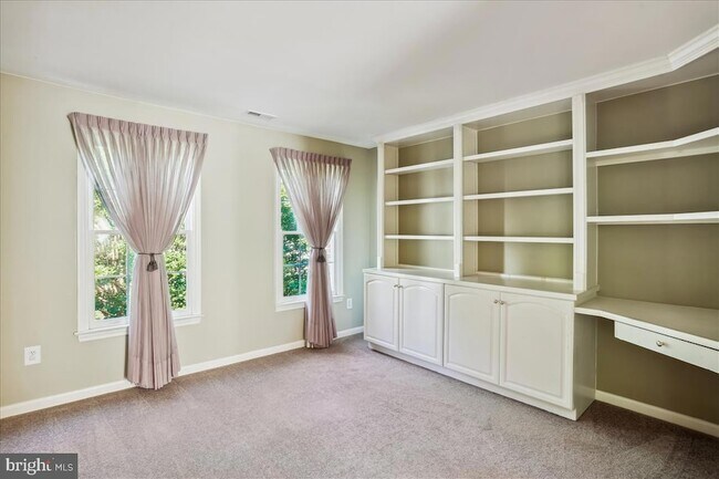 Building Photo - 8931 Falls Farm Dr