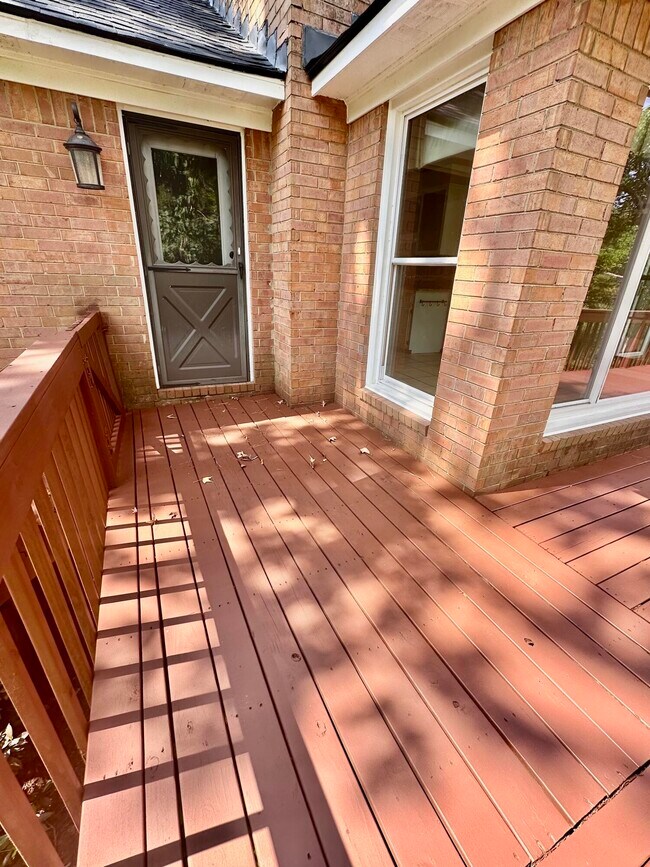 Building Photo - 527 Brandermill Rd