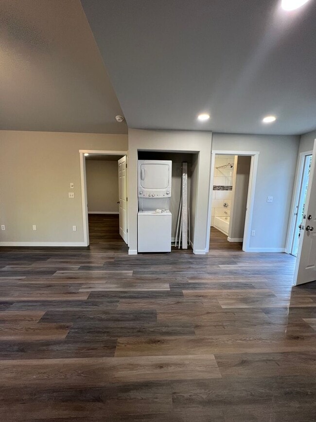 Building Photo - 2 bedroom rambler with Issaquah schools