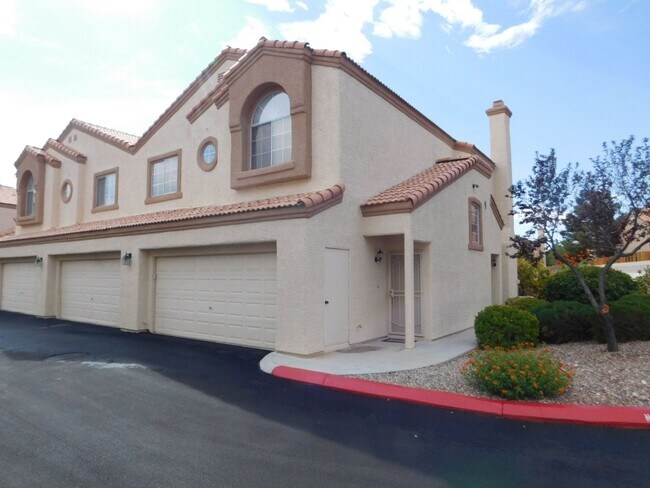 Building Photo - Gorgeous 3 bedroom condo with a 2 car garage! Tons of upgrades*Southwest*Gated community*