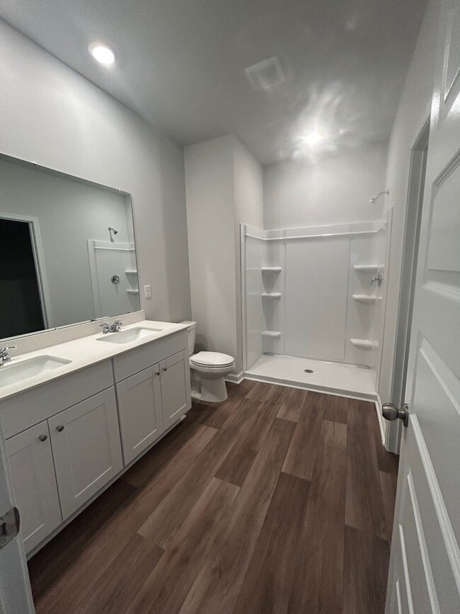 Building Photo - 404 Lehamite Ct