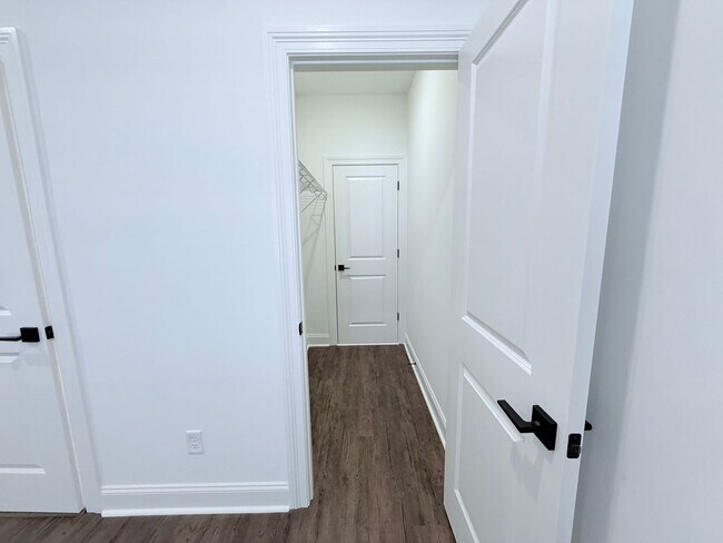 Building Photo - NEW South Grove unit