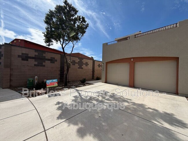 Building Photo - 7420 Tangerine Ct NE