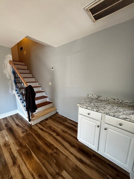 Building Photo - 1226 State Rd S-8-806