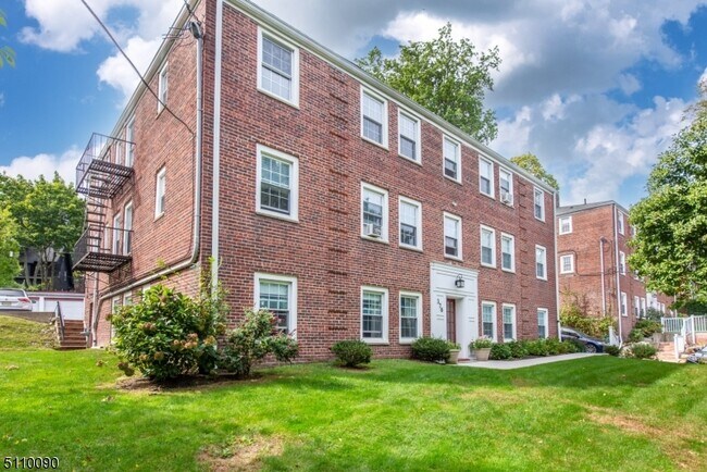 Building Photo - 378 Claremont Ave