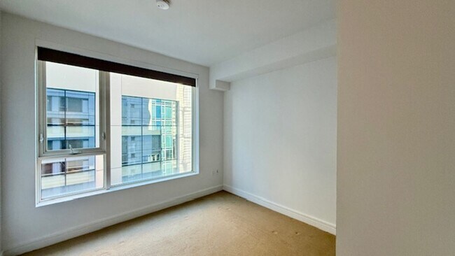 Building Photo - 2BR 2BA @ The BLU in SOMA/South Beach -AMSI