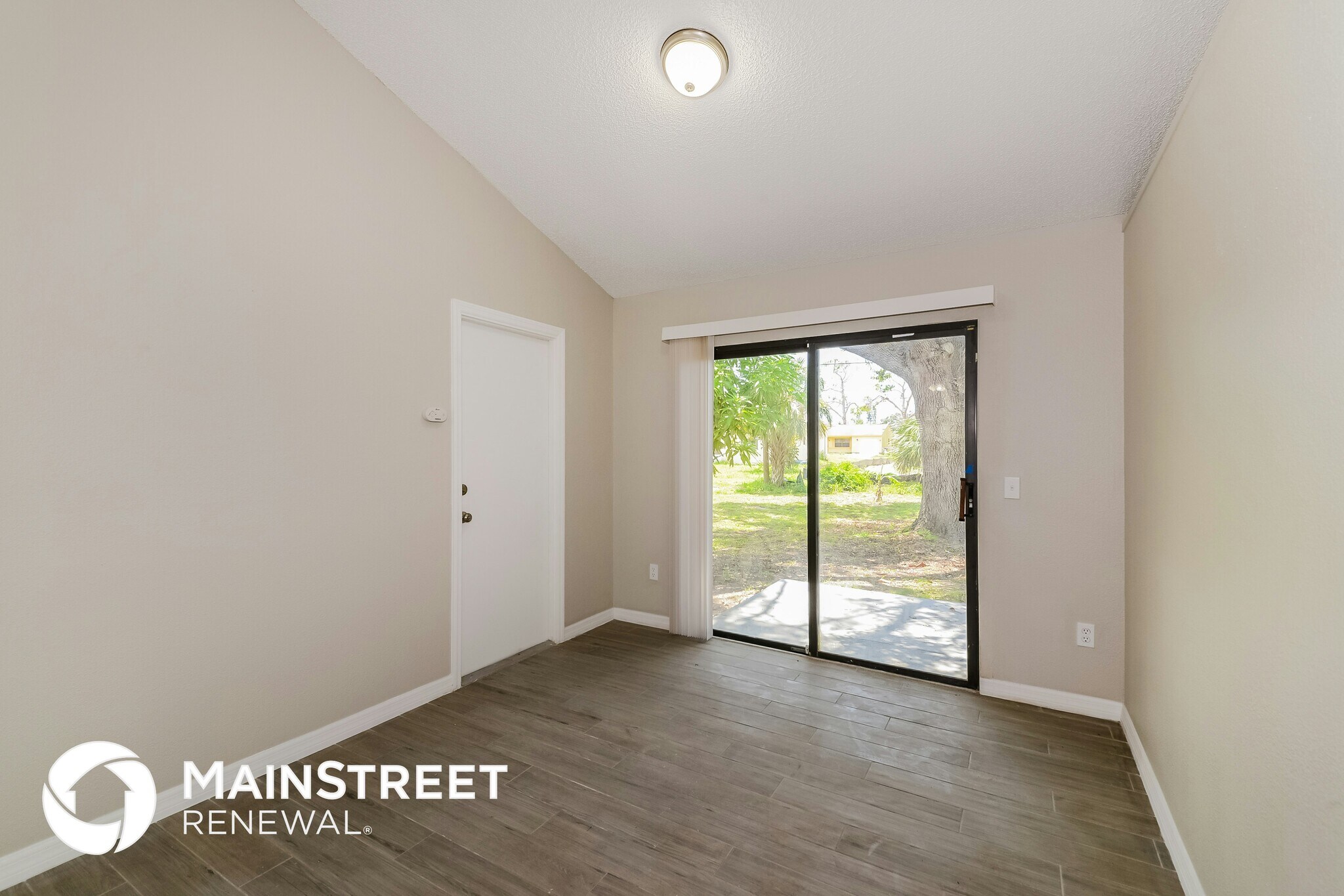 Building Photo - 5665 Ansonia Terrace