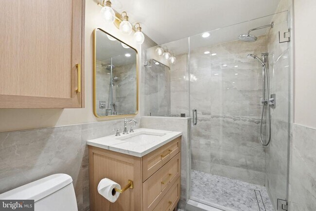 Building Photo - 4390 Lorcom Ln