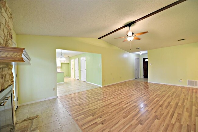 Building Photo - 4604 Pelham Dr