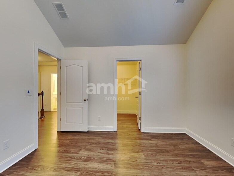 Building Photo - 110 Doral Blue Dr