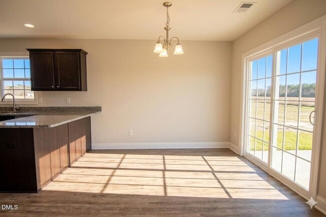 Building Photo - 918 Uplands Ln