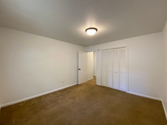 Building Photo - 355irv