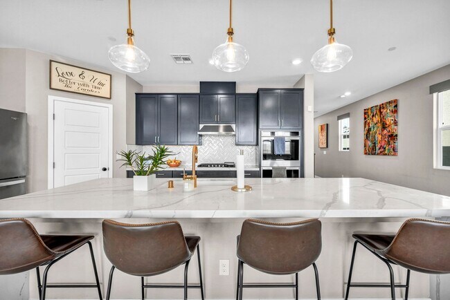 Building Photo - Spacious 5-Bedroom Home with Loft, Pool & Mountain Views