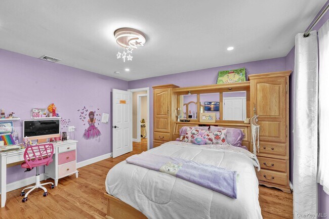 Building Photo - 809 Highland Lake Rd
