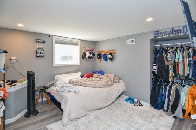Building Photo - 981 Hillcrest Heights