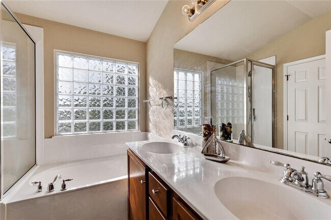 Building Photo - 14221 Willow Tank Dr