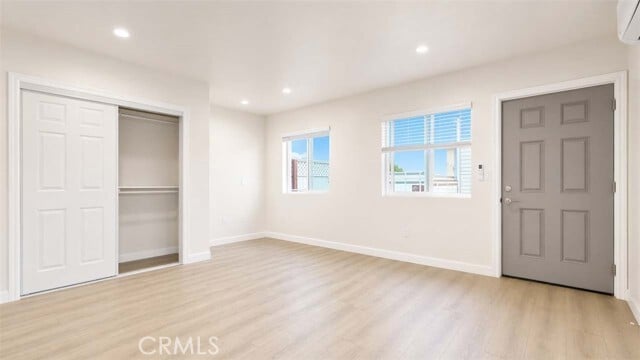 Building Photo - 628 W Floral Dr