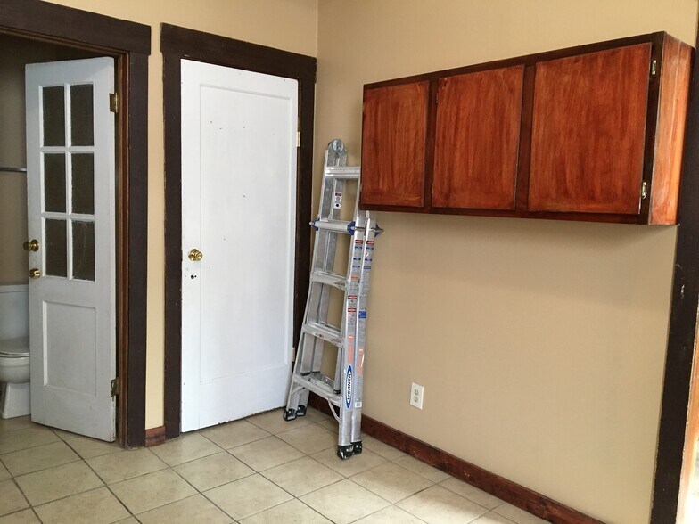 Kitchen - 277 S Champion Ave