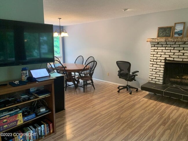 Building Photo - 4 Bed / 2 Bed House in UMED Area